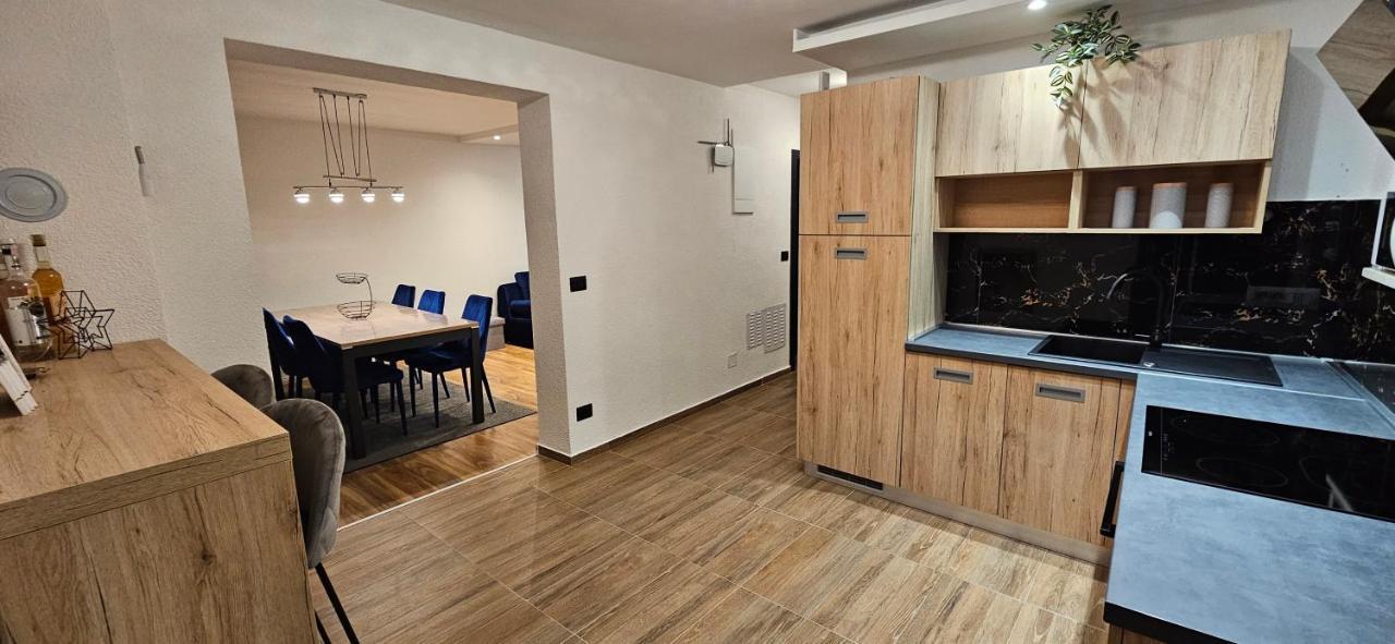 Betty Borik - Whole Ground Floor Apartment