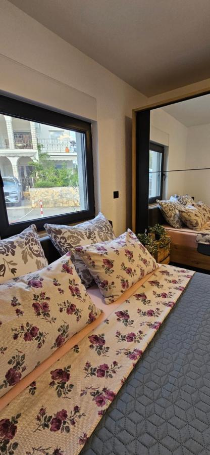 Betty Borik - Whole Ground Floor Apartment