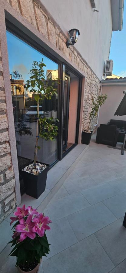Betty Borik - Whole Ground Floor Apartment