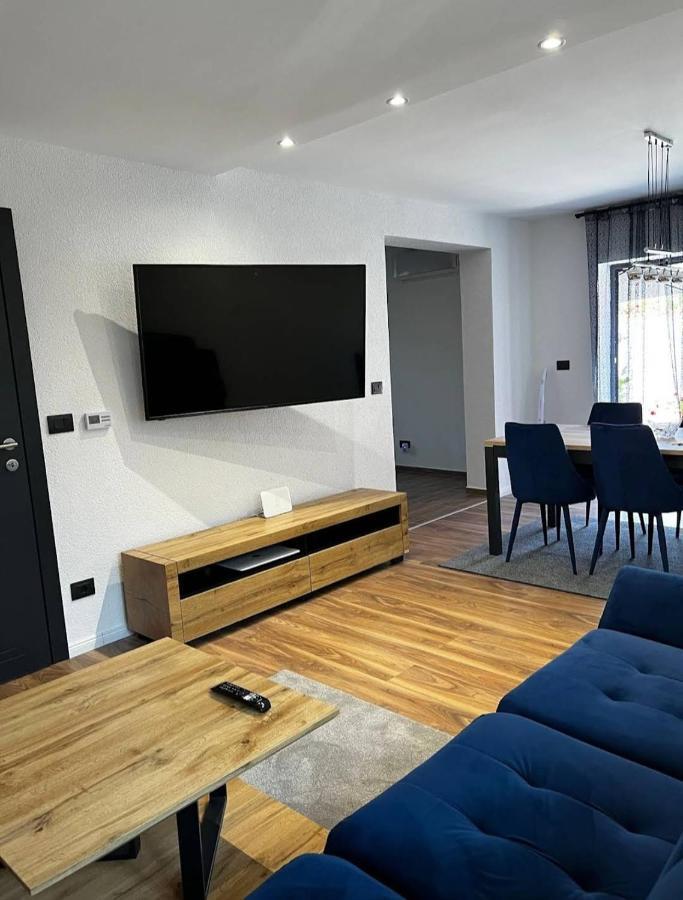 Betty Borik - Whole Ground Floor Apartment